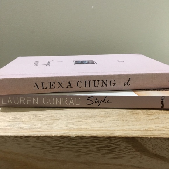 Fashion Books - Picture 2 of 2